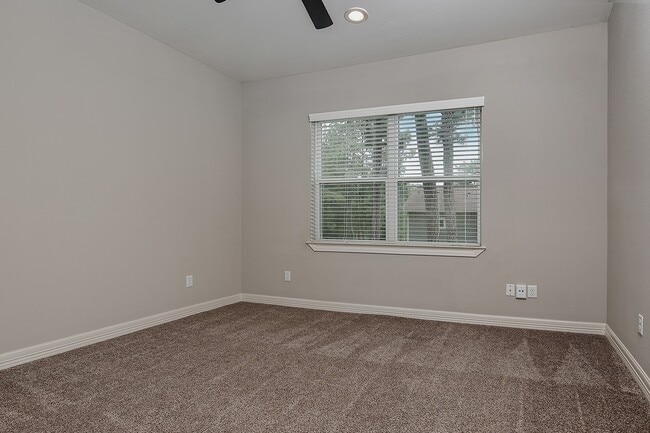 Building Photo - 16407 Wagon Wheel Rd