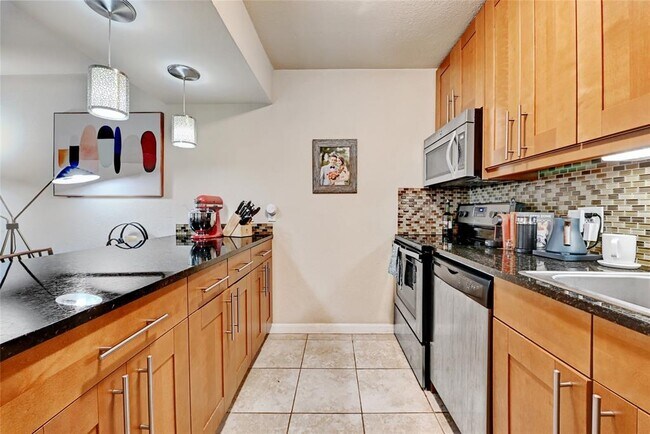 Building Photo - 7685 Northcross Dr