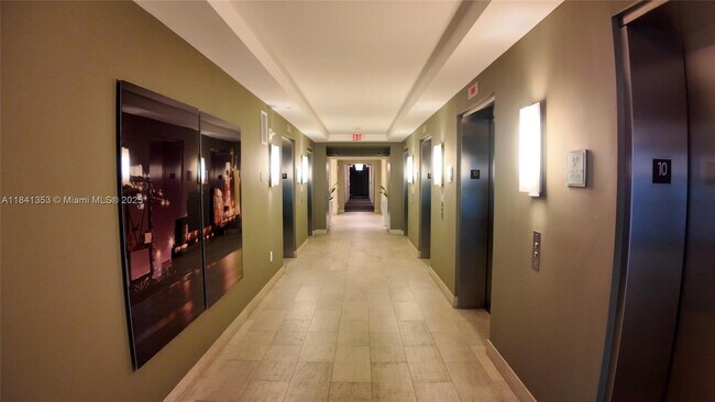 Building Photo - 950 Brickell Bay Dr