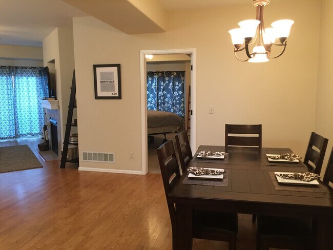 Building Photo - 1995 Montura View