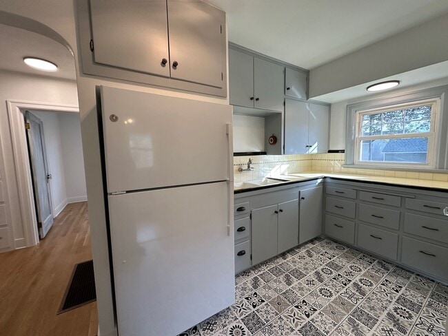 Building Photo - Wonderful 2+ Bedroom 1 Bath Shadle Area Home