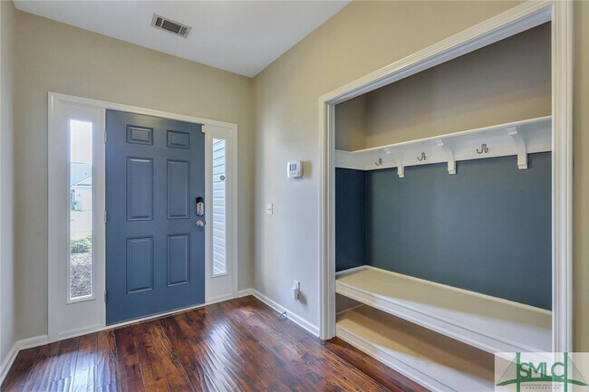 Building Photo - 136 Waverly Way