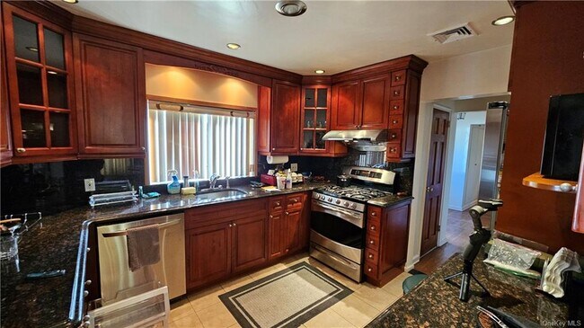 Building Photo - 289 Davenport Ave