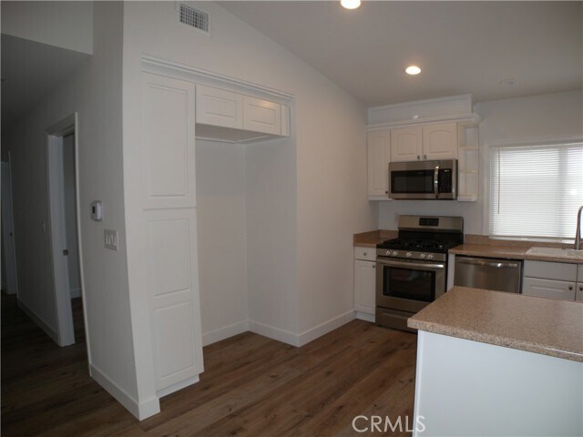 Building Photo - 9351 Sunridge Dr