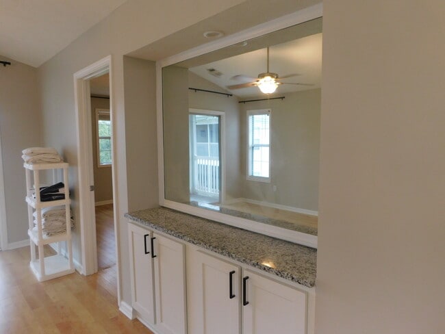 Building Photo - 517 White River Dr