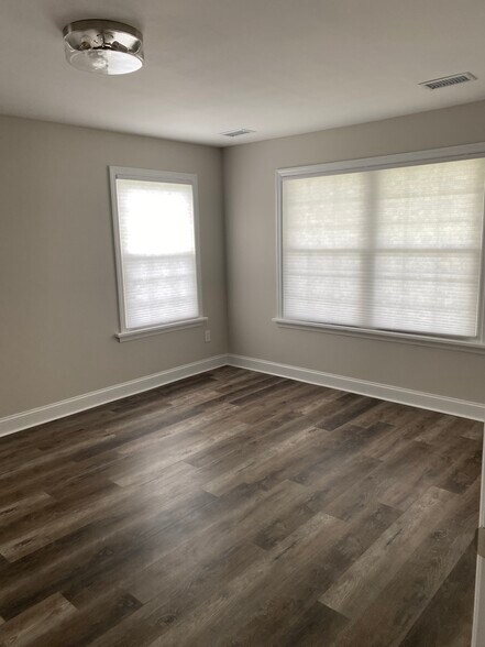 Building Photo - 374 Hampton Pl