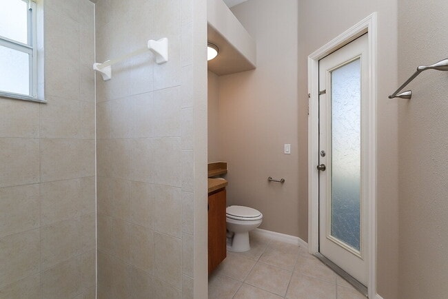 Building Photo - 3347 Bayshore Ct