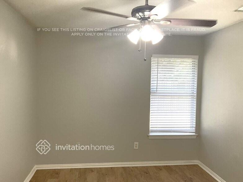 Building Photo - 823 Yellowstone Dr