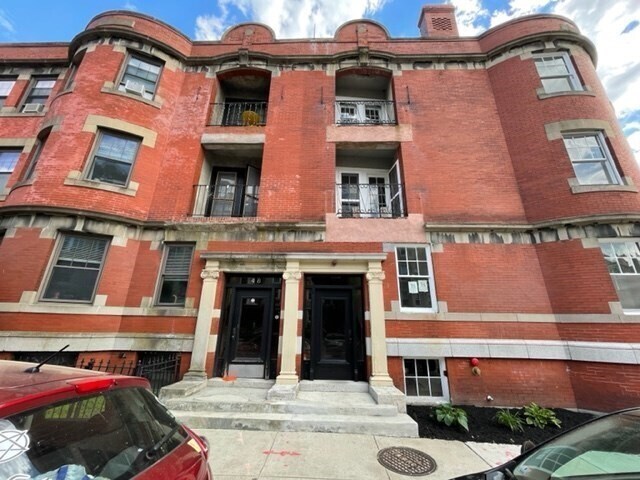 Primary Photo - 50 Englewood Ave