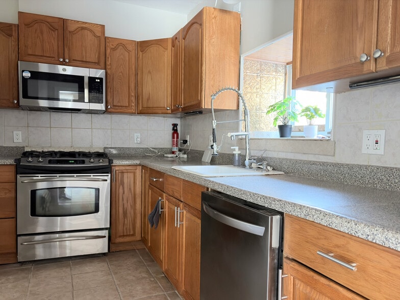 Building Photo - 4424 Pechin St