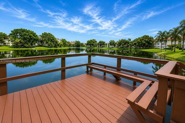 Building Photo - 250 Jacaranda Dr