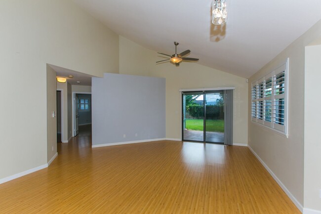 Building Photo - BACK ON MARKET**Single level spacious home...