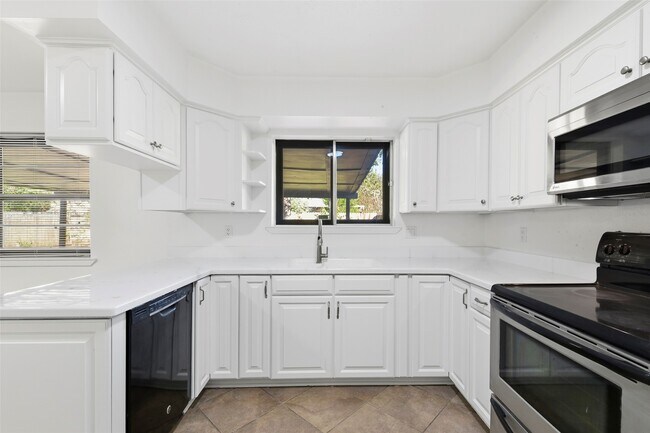 Building Photo - 16318 Cypress Point Dr