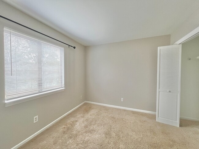 Building Photo - 11187 Harrowfield Rd