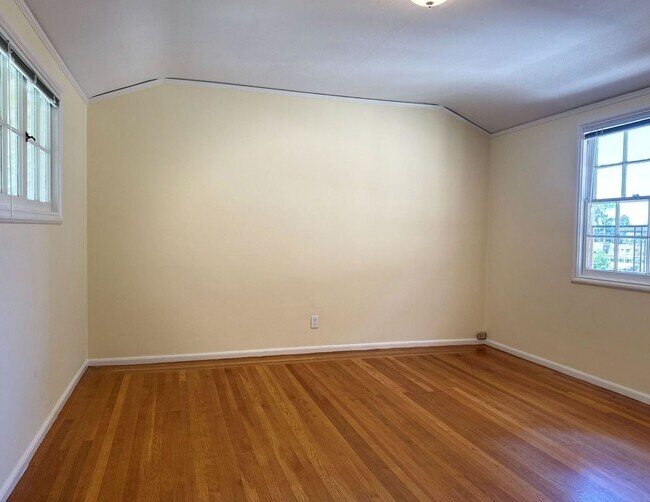 Building Photo - This is a Berkeley Lifestyle. | 3BR | 1.5BA | 1,450 SF | Just Steps from Campus