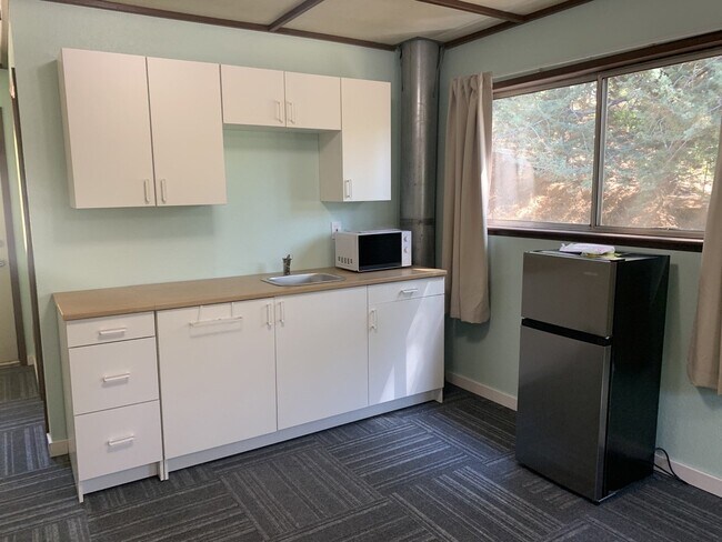 Building Photo - Studio apartment in Pleasant Valley - rent...