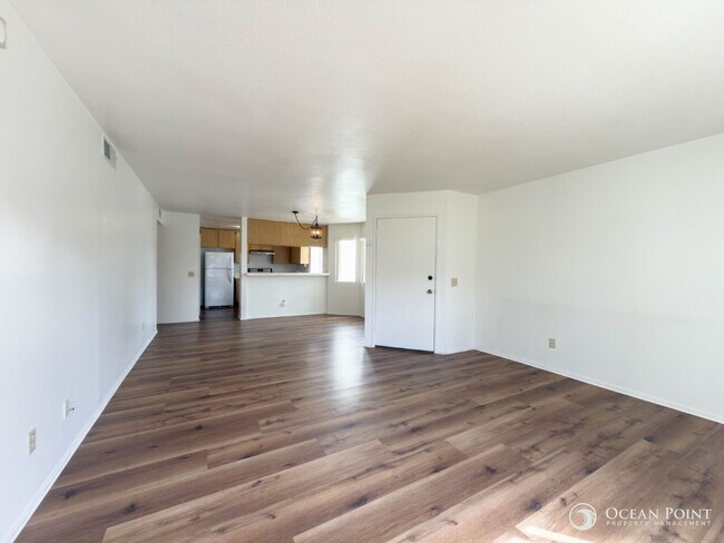 Building Photo - Spacious 2 Bedroom Condo in Camarillo!