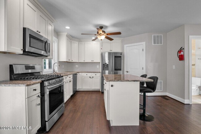 Building Photo - 401 Spruce St