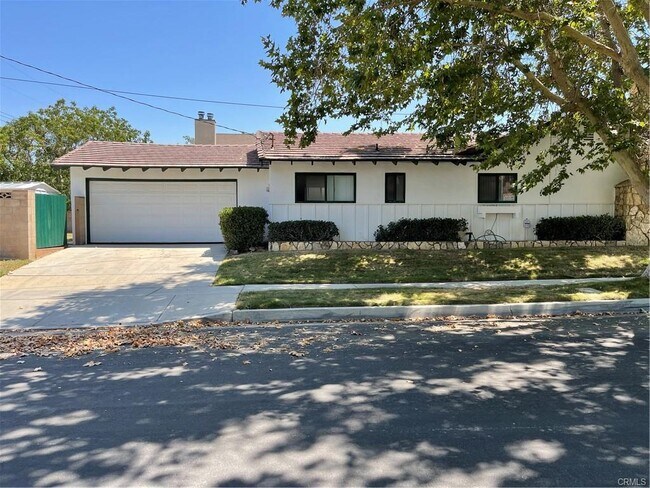 Primary Photo - 1553 Albret St