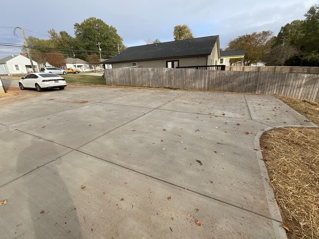 Building Photo - 1015 W C St