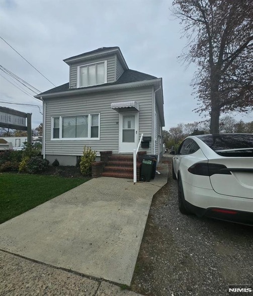 Building Photo - 36 Garfield Pl