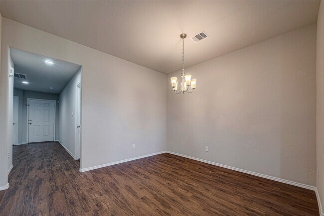Building Photo - 14004 Lake Cres Dr