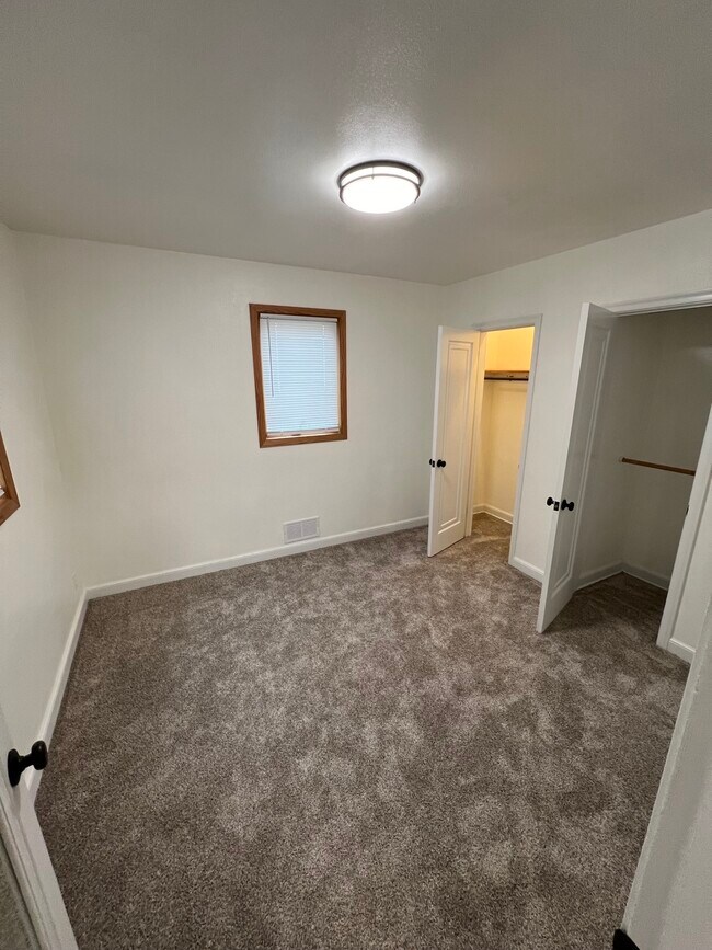 Building Photo - 2302 2nd Ave N