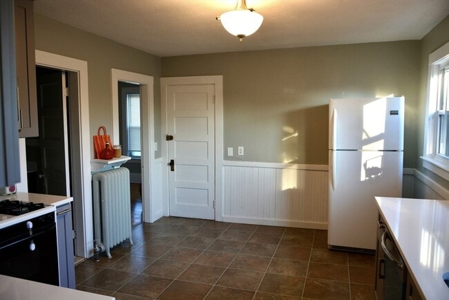 Building Photo - 27 Emmons St