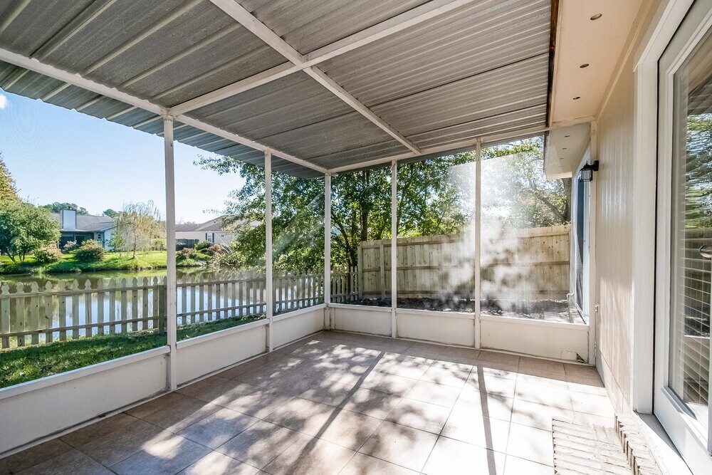 Building Photo - 10827 Carrington Ct