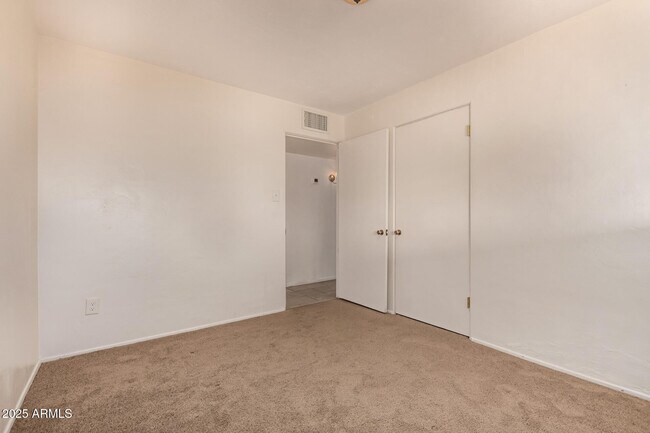 Building Photo - 1407 E El Camino Dr