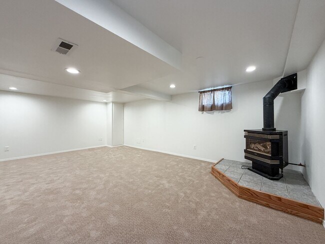 Building Photo - 6119 N Braeburn Dr