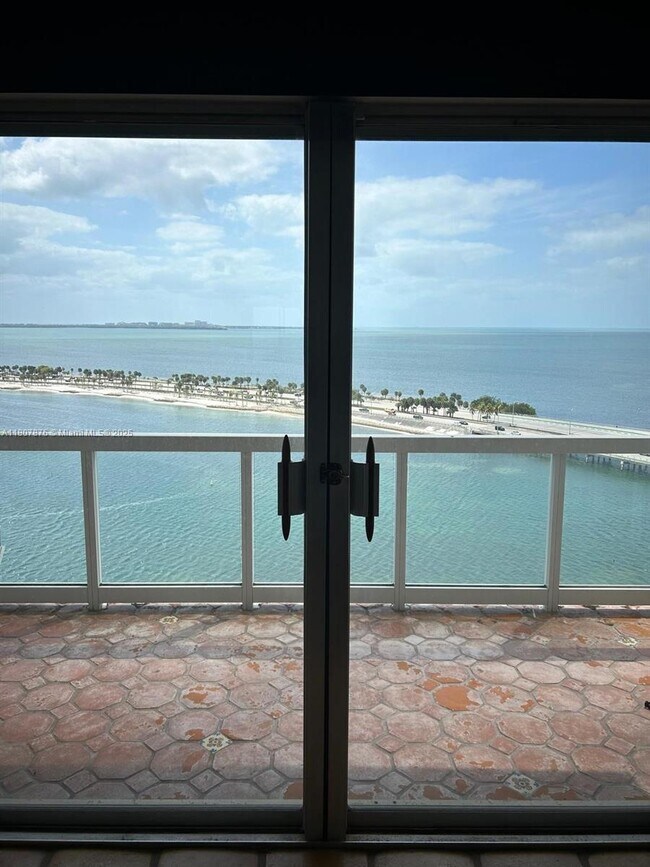 Building Photo - 2451 Brickell Ave