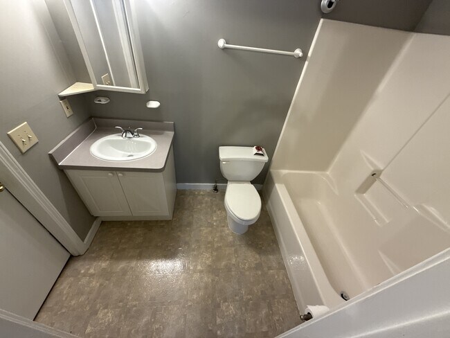 Building Photo - 1003 Curran St NW