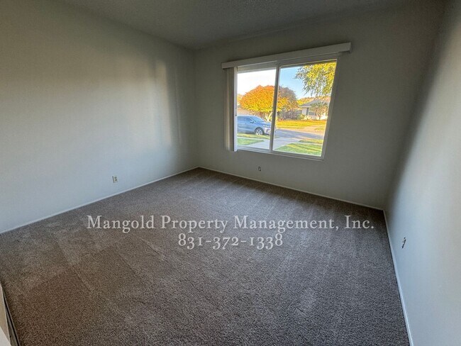 Building Photo - 22490 Ferdinand Dr