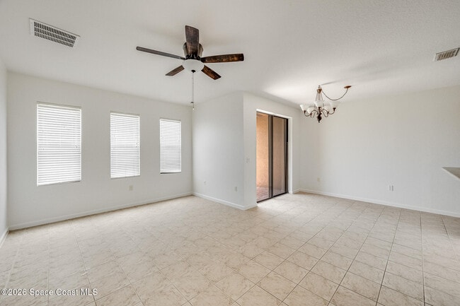 Building Photo - 733 Ventura Dr