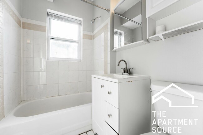 Building Photo - 4837 N Kimball Ave