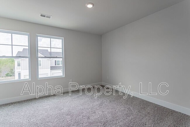 Building Photo - 44 Centimeters Dr