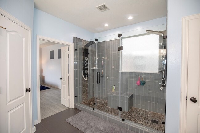 Building Photo - 601 Canyon Crest Dr