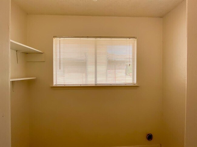 Building Photo - 1308 Brenda Ln