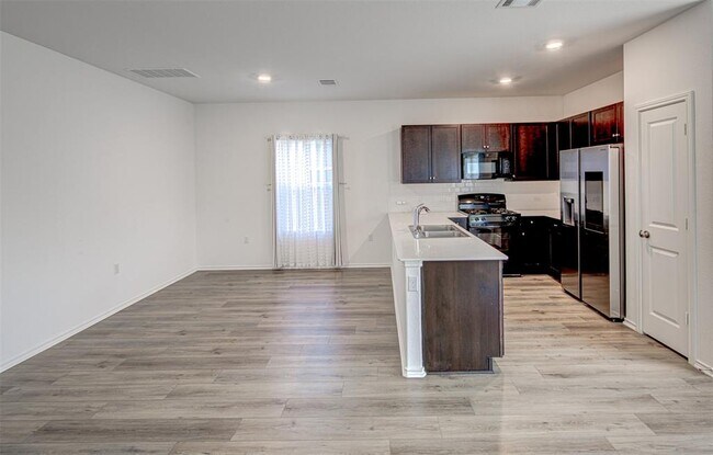 Building Photo - 2704 Shimsham Dr