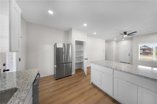 Building Photo - 603 Cosmos St