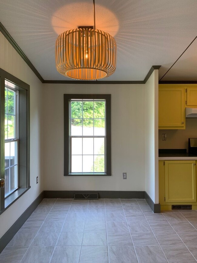 Building Photo - Beautiful Renovated House on Private Count...
