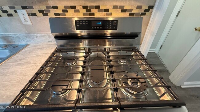 Building Photo - 56 Lindsley Pl