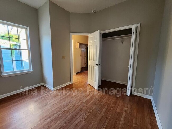 Building Photo - 620 W Anderson Ln