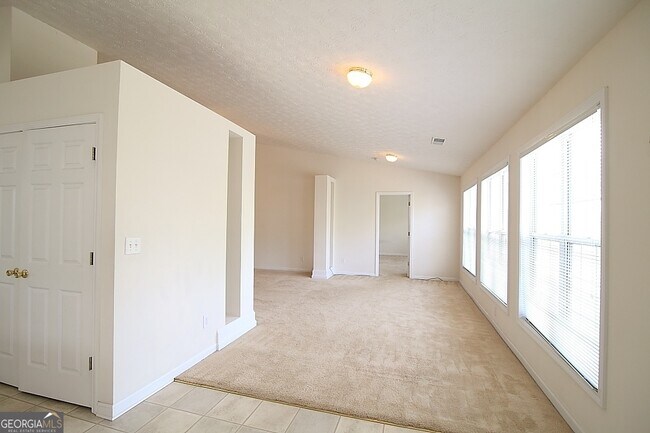 Building Photo - 3230 Kylay Ct NE