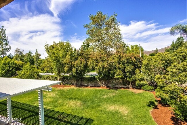 Building Photo - 5627 Middle Crest Dr