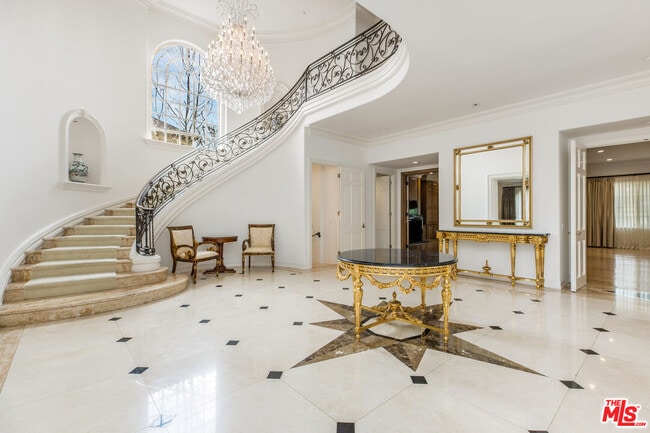 Building Photo - 709 N Maple Dr