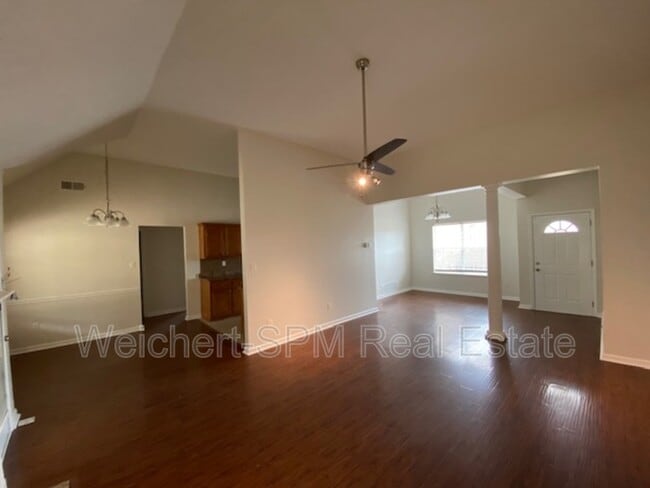 Building Photo - 325 Mossy Springs Dr