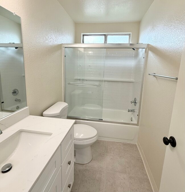 Building Photo - 200 Northwoods Ave