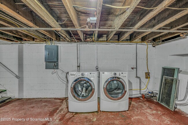 Building Photo - 1805 Farr St